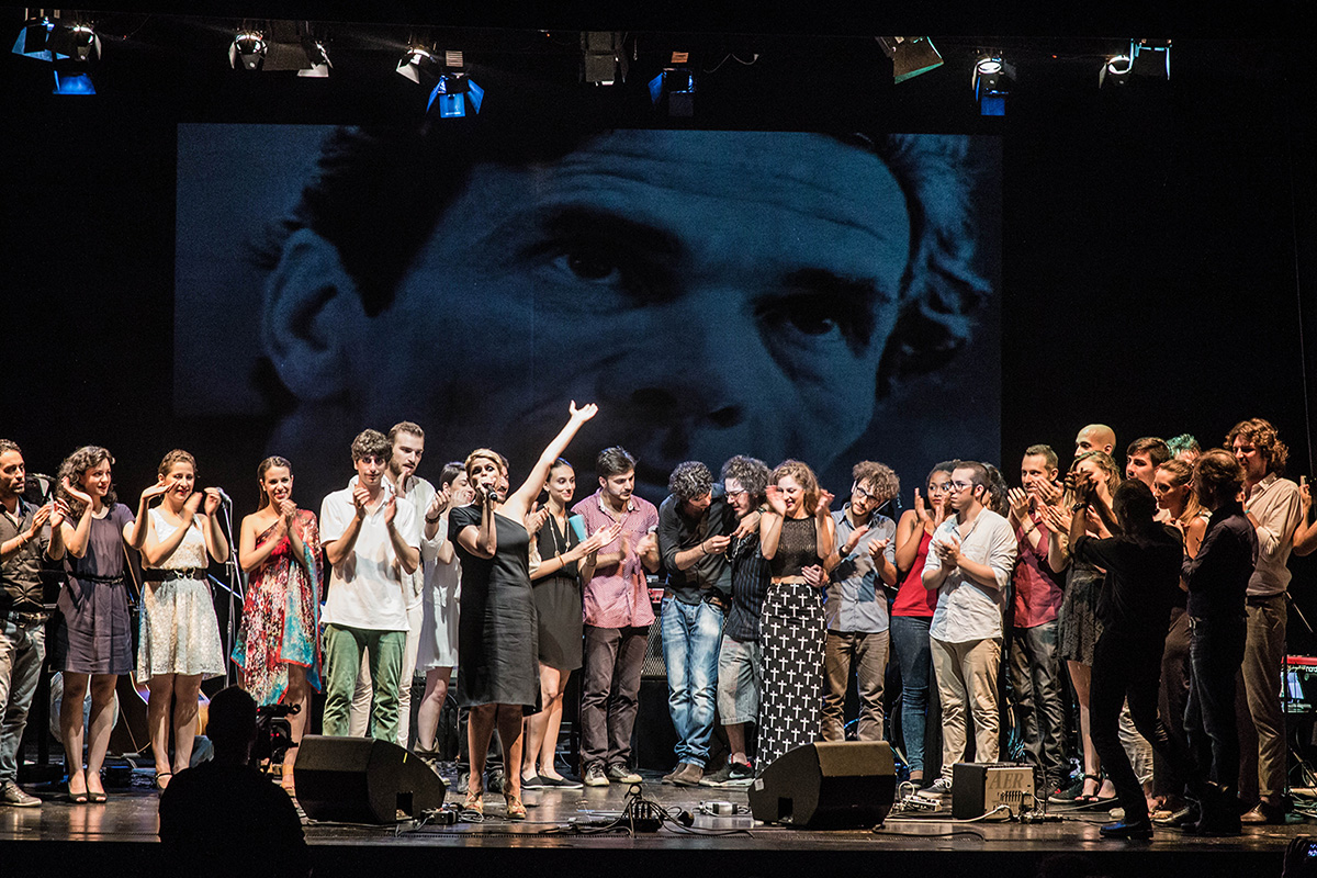 foto di uno spettacolo realizzato dagli allievi di Officina Pasolini