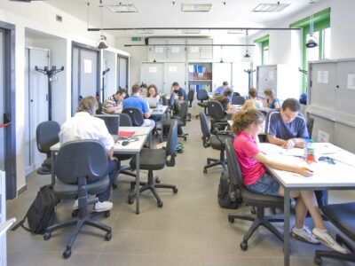 Interno Aula studio biblioteca di ingegneria